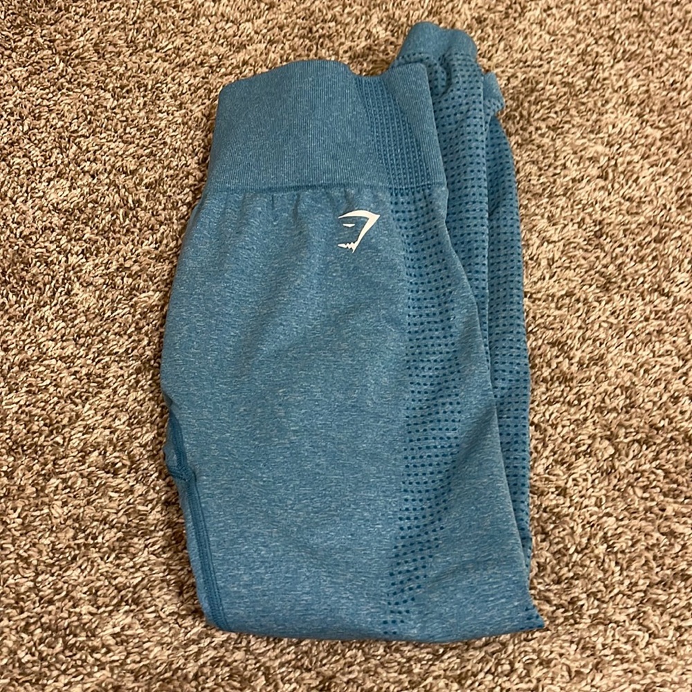 Gym shark leggings